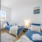 - With Swimming Pool & Amazing Seaviews, Above Bijaka Apartment *