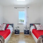 - With Swimming Pool & Amazing Seaviews, Above Bijaka Milna (Brac)
