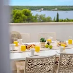 - With Swimming Pool & Amazing Seaviews, Above Bijaka Apartment