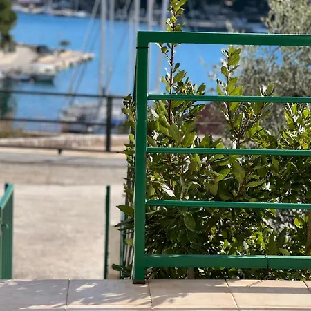 Milna - With Swimming Pool & Amazing Seaviews, Above Bijaka Milna (Brac)
