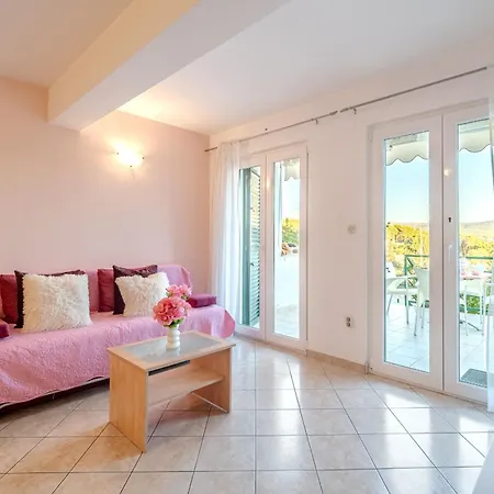 Milna - With Swimming Pool & Amazing Seaviews, Above Bijaka Apartment Milna (Brac)