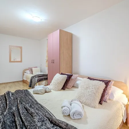 Milna - With Swimming Pool & Amazing Seaviews, Above Bijaka *