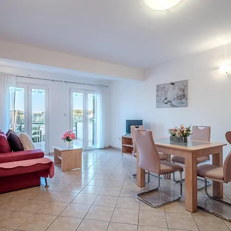 Milna - With Swimming Pool & Amazing Seaviews, Above Bijaka *