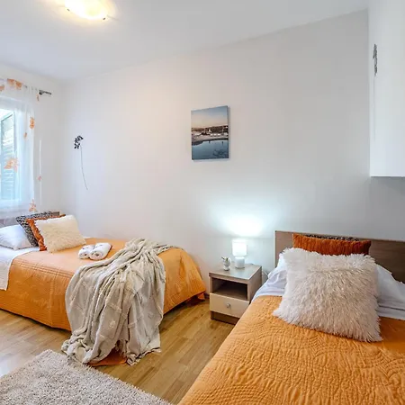 Milna - With Swimming Pool & Amazing Seaviews, Above Bijaka Apartment Milna (Brac)