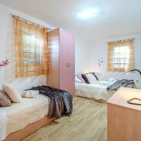 Apartment Milna - With Swimming Pool & Amazing Seaviews, Above Bijaka Milna (Brac)