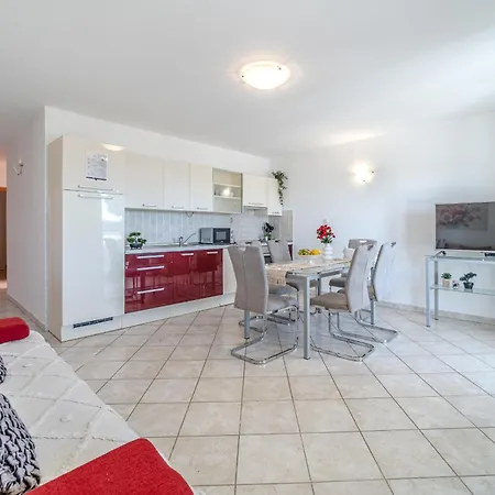 Milna - With Swimming Pool & Amazing Seaviews, Above Bijaka * Milna (Brac)