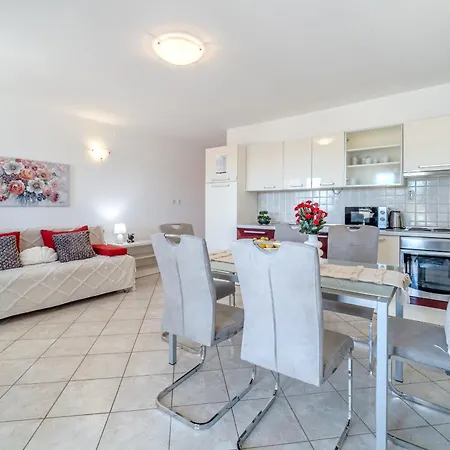 Milna - With Swimming Pool & Amazing Seaviews, Above Bijaka Milna (Brac)
