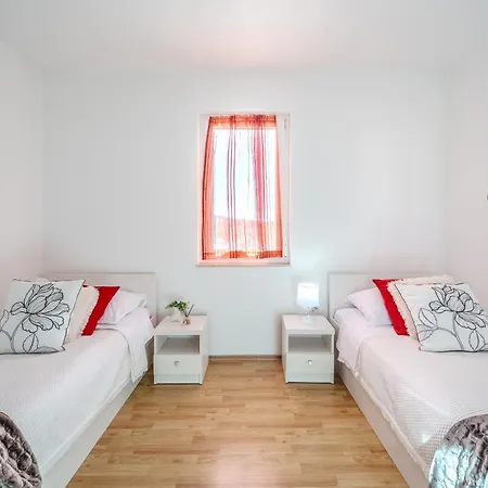 Apartment Milna - With Swimming Pool & Amazing Seaviews, Above Bijaka Milna (Brac)