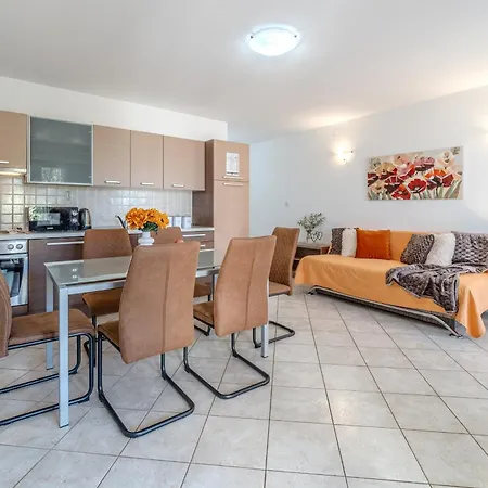 Milna - With Swimming Pool & Amazing Seaviews, Above Bijaka Apartment
