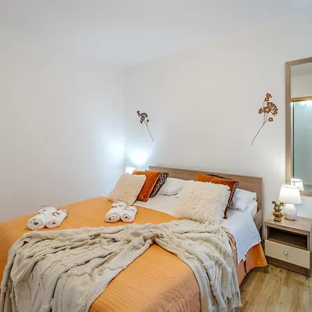 Milna - With Swimming Pool & Amazing Seaviews, Above Bijaka *