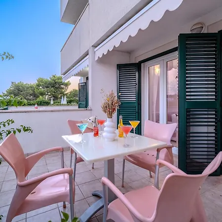 Apartment Milna - With Swimming Pool & Amazing Seaviews, Above Bijaka