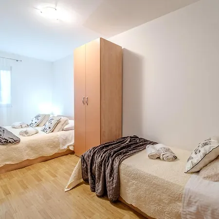Apartment Milna - With Swimming Pool & Amazing Seaviews, Above Bijaka Milna (Brac)