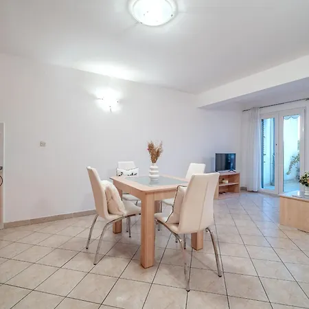 Apartment Milna - With Swimming Pool & Amazing Seaviews, Above Bijaka Milna (Brac)