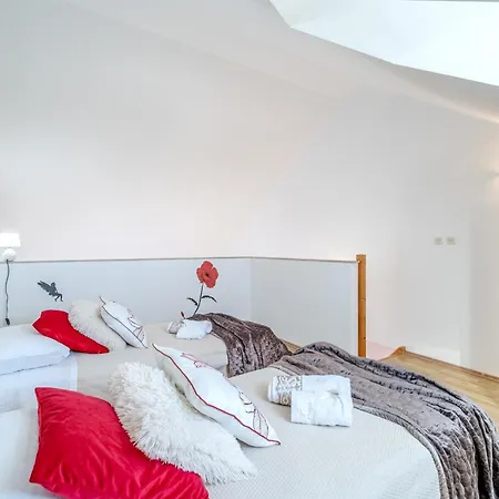 Milna - With Swimming Pool & Amazing Seaviews, Above Bijaka *