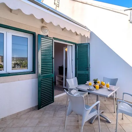 Milna - With Swimming Pool & Amazing Seaviews, Above Bijaka Apartment Milna (Brac)