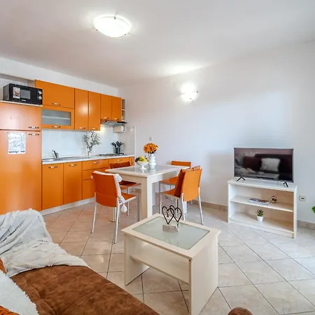 Milna - With Swimming Pool & Amazing Seaviews, Above Bijaka