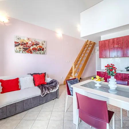Milna - With Swimming Pool & Amazing Seaviews, Above Bijaka Apartment Milna (Brac)