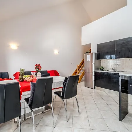 Apartament - With Swimming Pool & Amazing Seaviews, Above Bijaka Milna (Brac)