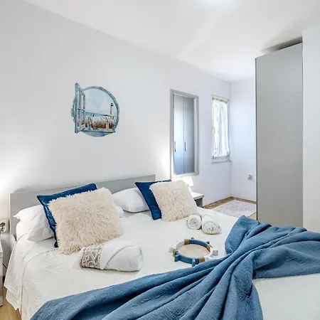 - With Swimming Pool & Amazing Seaviews, Above Bijaka Apartament Milna (Brac)