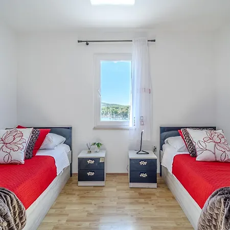 - With Swimming Pool & Amazing Seaviews, Above Bijaka Milna (Brac)