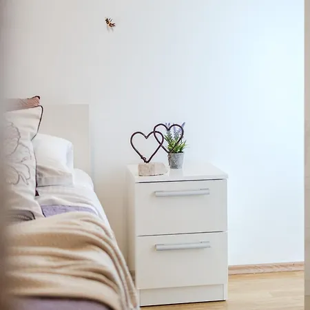 - With Swimming Pool & Amazing Seaviews, Above Bijaka Apartament *