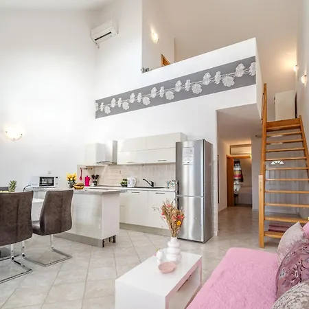 - With Swimming Pool & Amazing Seaviews, Above Bijaka * Milna (Brac)