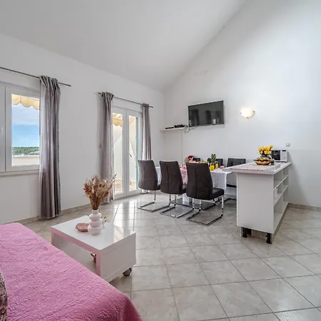 - With Swimming Pool & Amazing Seaviews, Above Bijaka Apartament