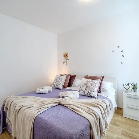 Apartment Milna - With Swimming Pool & Amazing Seaviews, Above Bijaka *