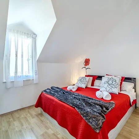 Apartament - With Swimming Pool & Amazing Seaviews, Above Bijaka Milna (Brac)