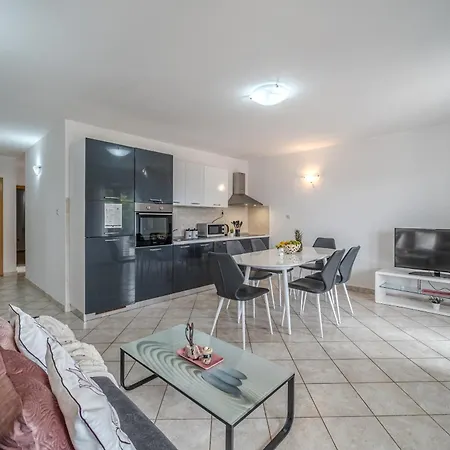 Milna - With Swimming Pool & Amazing Seaviews, Above Bijaka * Milna (Brac)