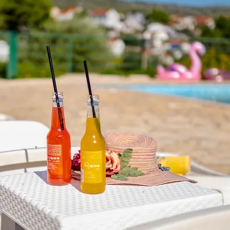 Milna - With Swimming Pool & Amazing Seaviews, Above Bijaka