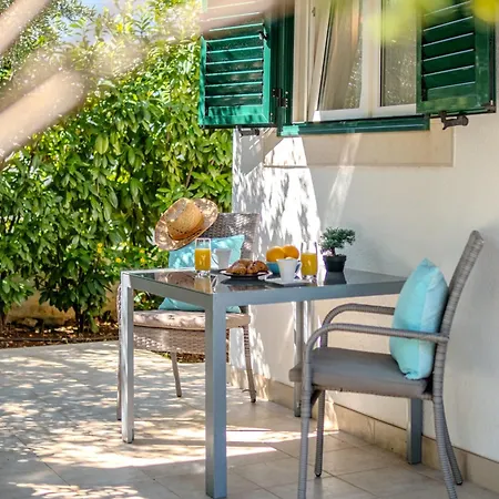 Milna - With Swimming Pool & Amazing Seaviews, Above Bijaka Apartment Milna (Brac)