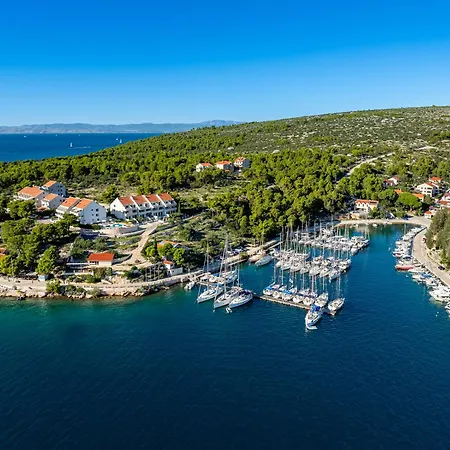 - With Swimming Pool & Amazing Seaviews, Above Bijaka * Milna (Brac)