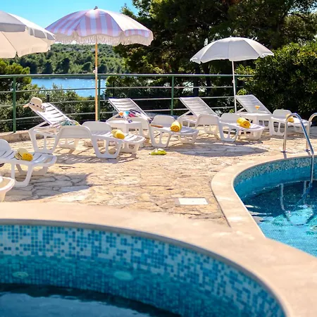 Apartament - With Swimming Pool & Amazing Seaviews, Above Bijaka