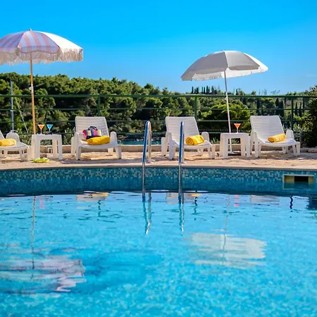 Milna - With Swimming Pool & Amazing Seaviews, Above Bijaka *