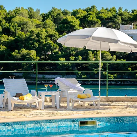 Milna - With Swimming Pool & Amazing Seaviews, Above Bijaka