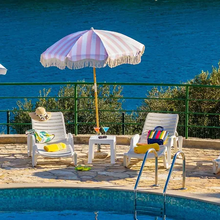 - With Swimming Pool & Amazing Seaviews, Above Bijaka Apartment *