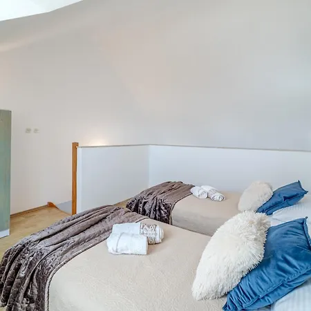 Milna - With Swimming Pool & Amazing Seaviews, Above Bijaka Apartment Milna (Brac)