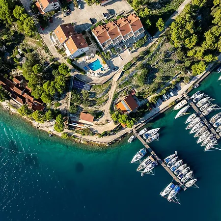- With Swimming Pool & Amazing Seaviews, Above Bijaka Milna (Brac)