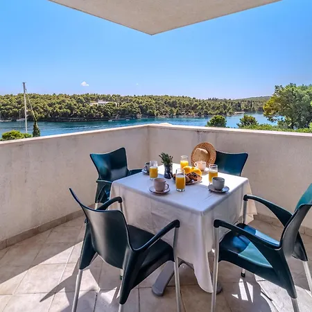 Milna - With Swimming Pool & Amazing Seaviews, Above Bijaka Apartment *