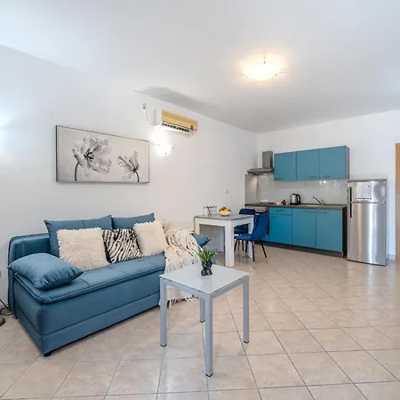 Milna - With Swimming Pool & Amazing Seaviews, Above Bijaka * Milna (Brac)