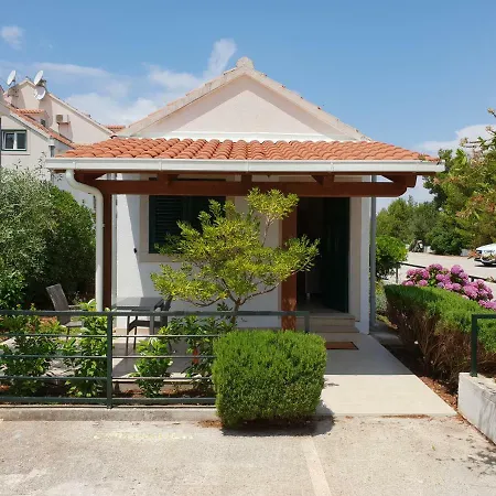 Apartament - With Swimming Pool & Amazing Seaviews, Above Bijaka